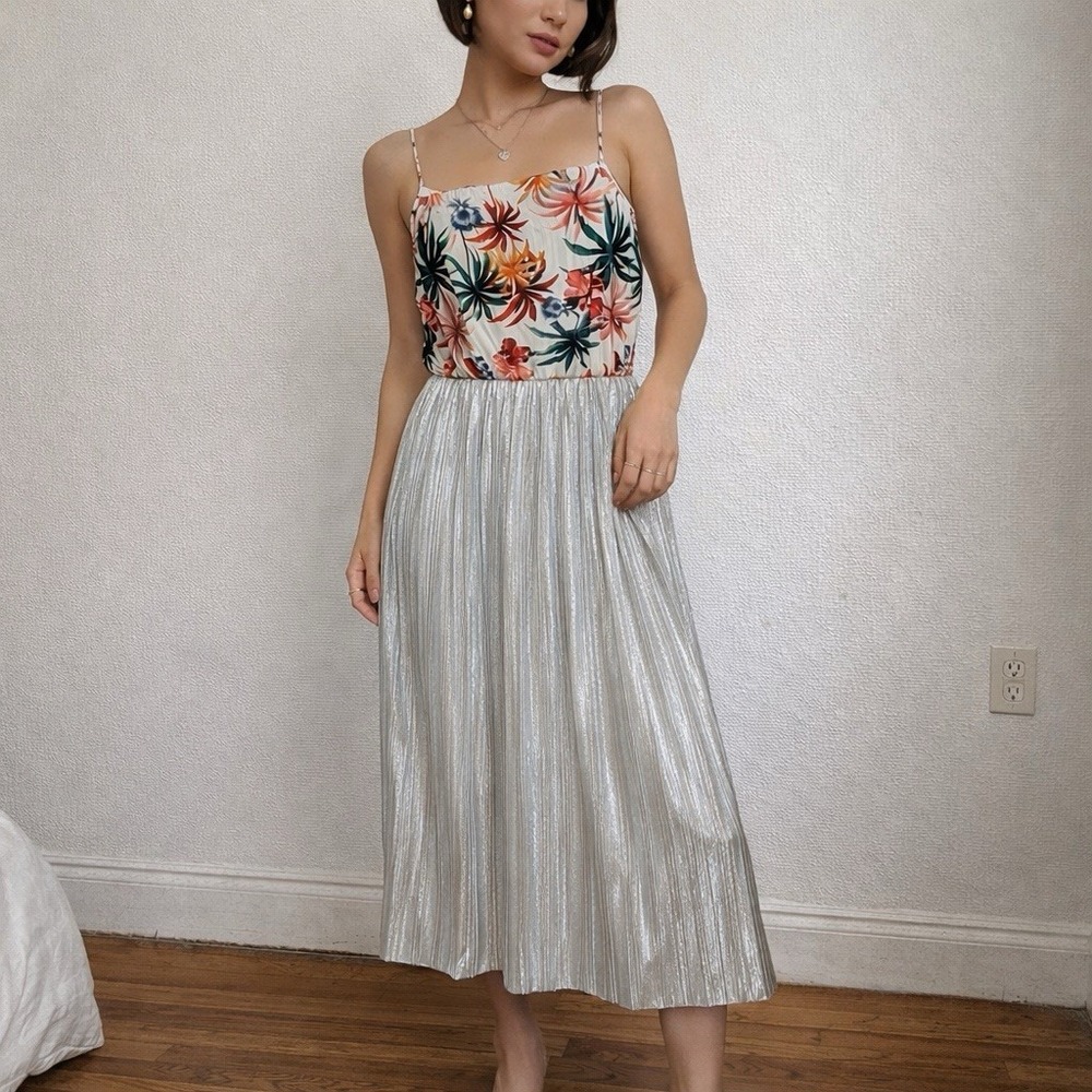 Zara Trafaluc Tropical Floral Silver Metallic Pleated Midi Dress Medium‎ Summer